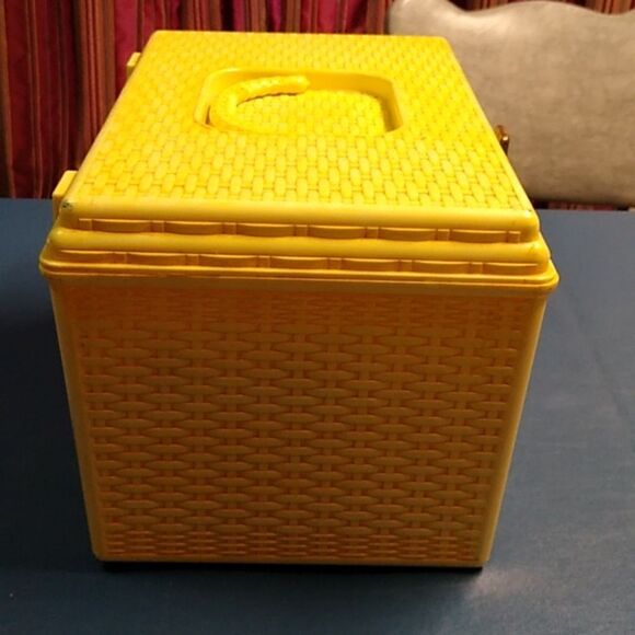 Vintage Yellow Woven Sewing Box Two trays Wil-hold by Wilson Cottagecore - Picture 2 of 13